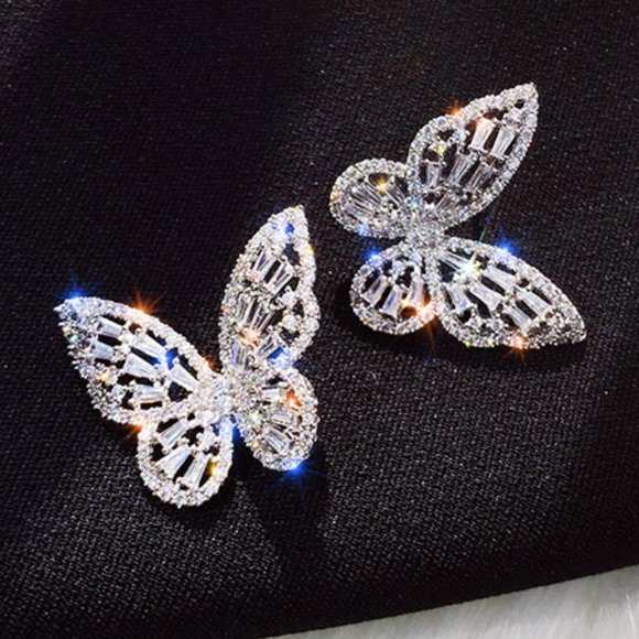 *18K White Gold Diamond Butterfly Stud Earrings - Picture 1 of 7
